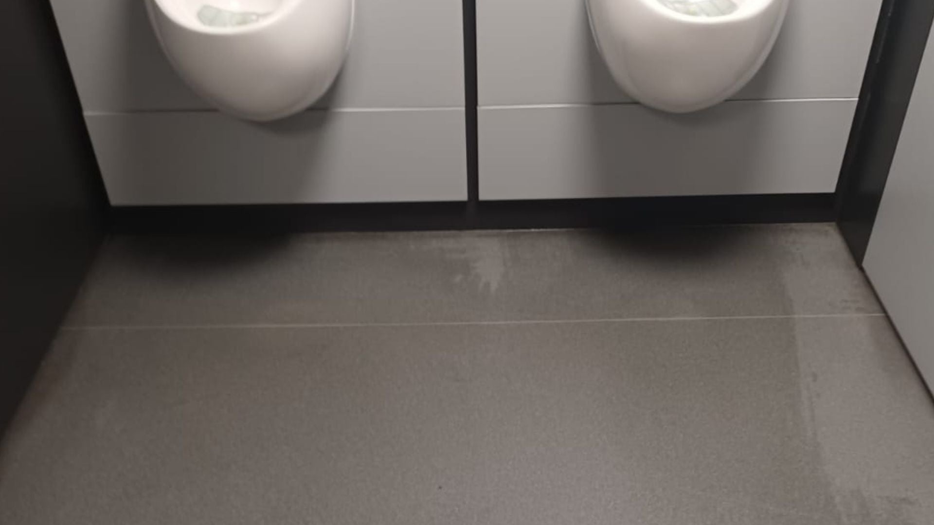 Washroom floor after a deep clean, cleaned and professional