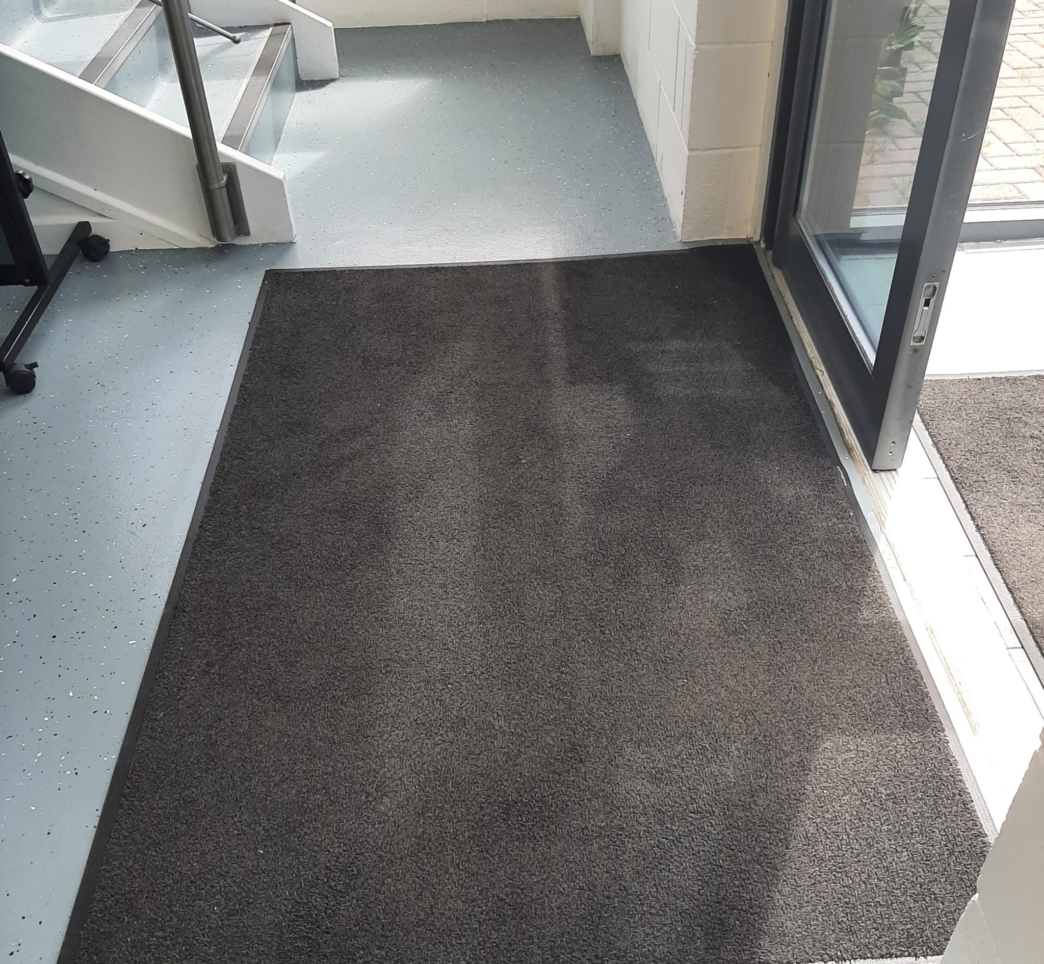 Emmanuel College Cambridge traffic mat in black