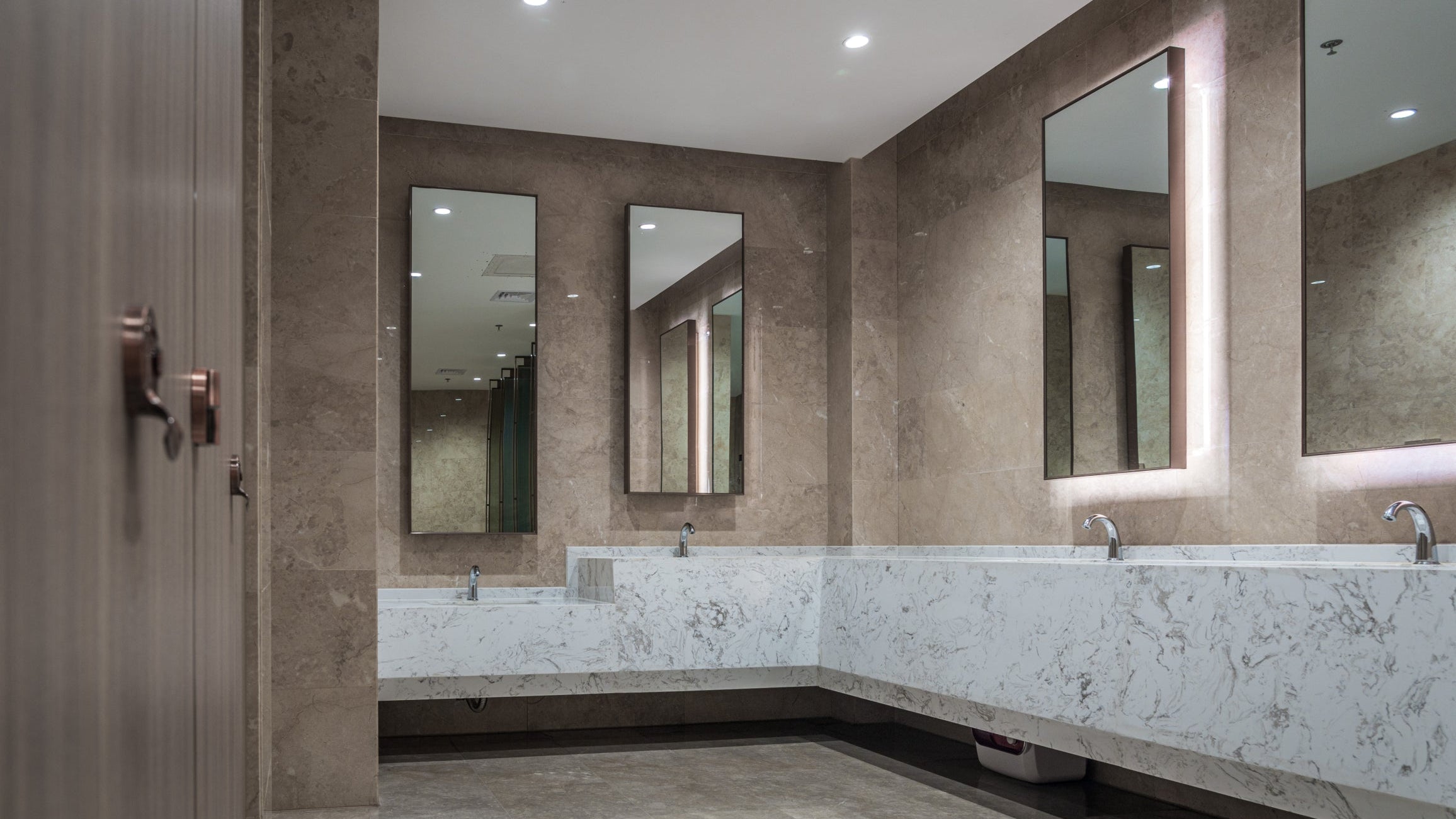 Air purification in a modern washroom with mirrors and sinks